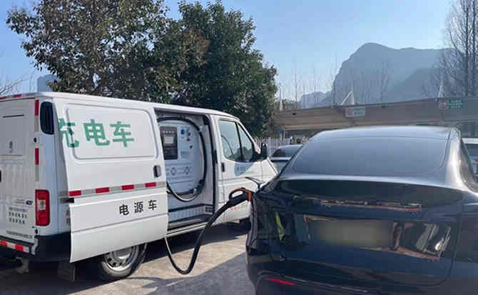 永宁汽车搭电